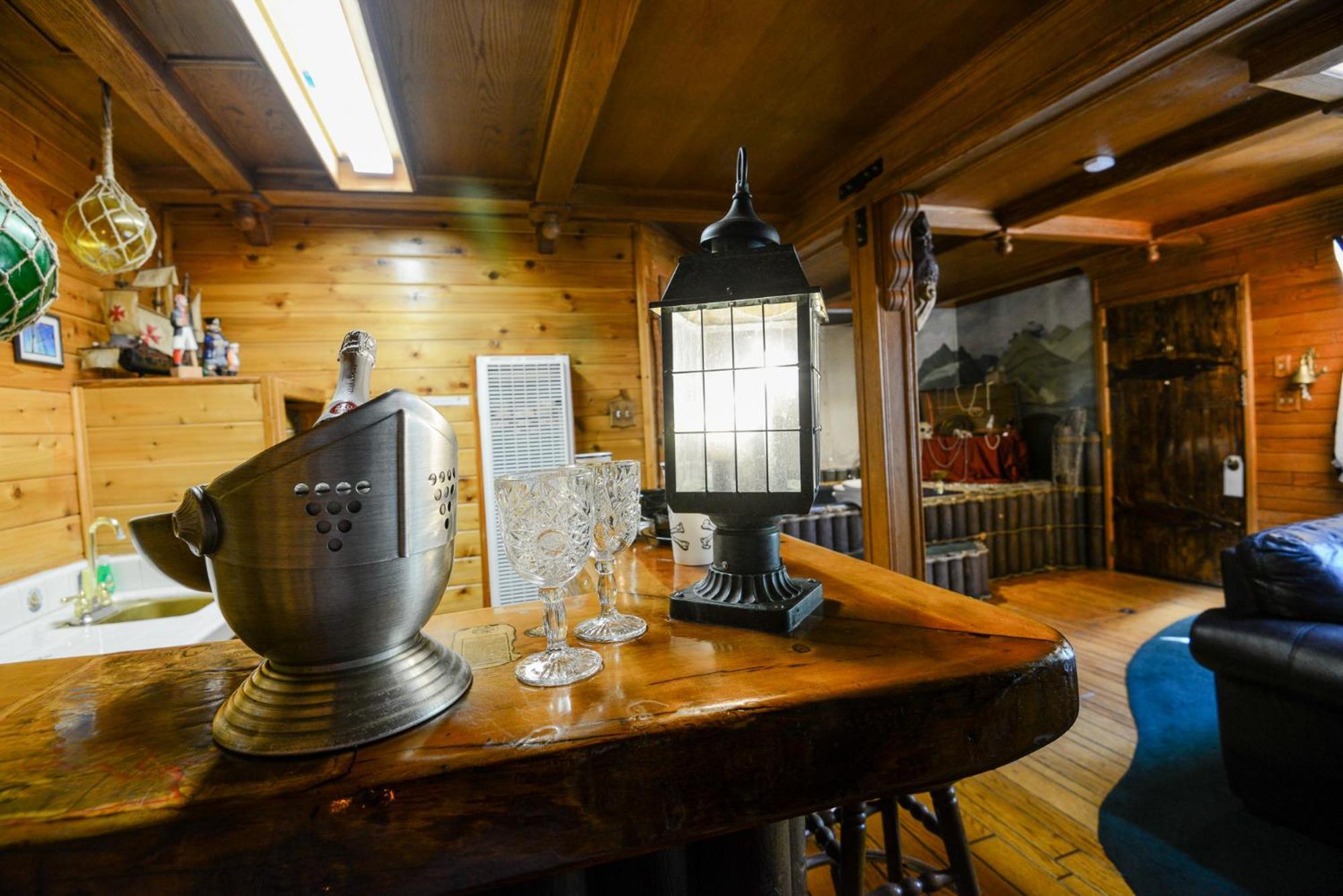 Castle Wood Theme Cottages- Couples Only Big Bear Lake Kültér fotó