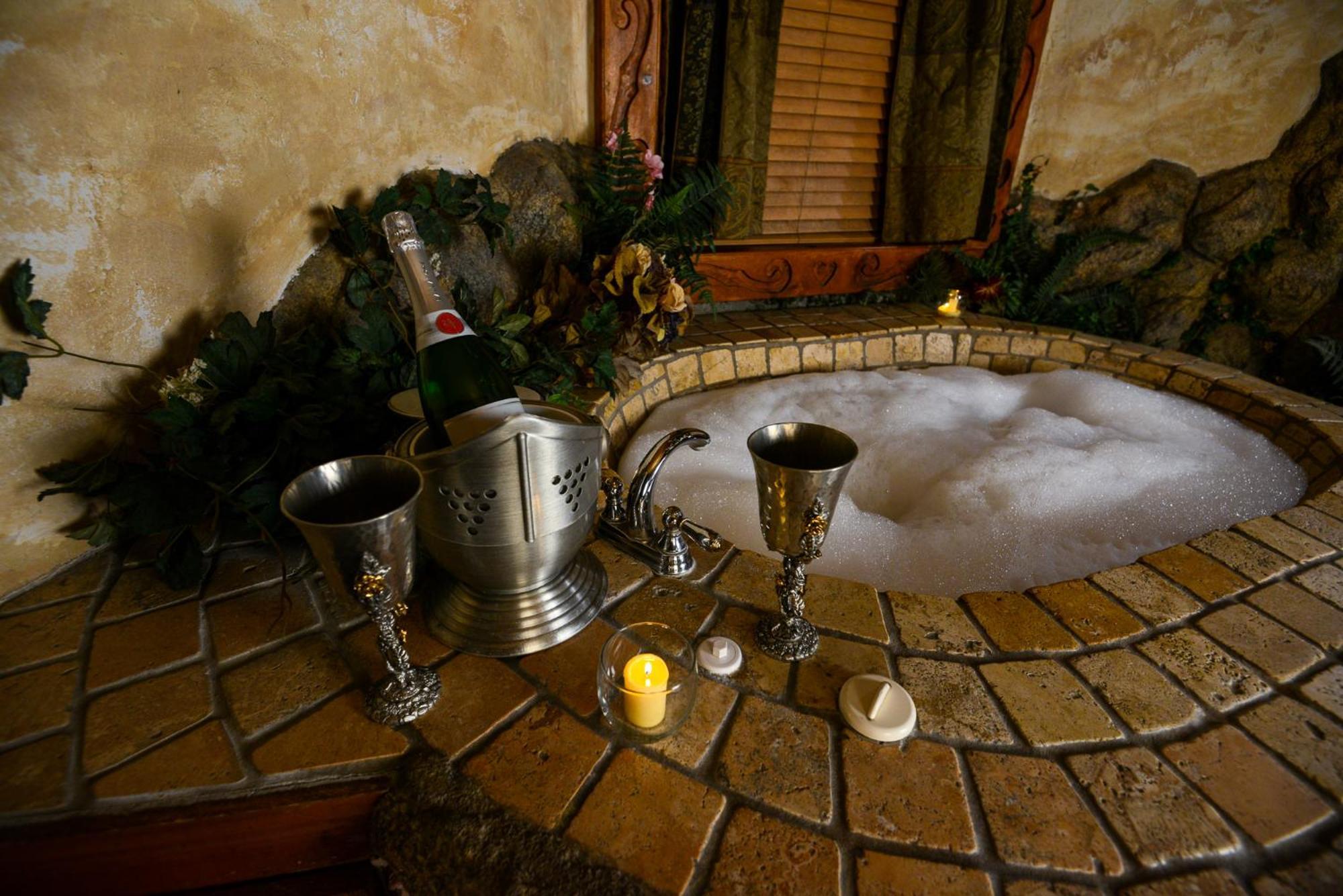 Castle Wood Theme Cottages- Couples Only Big Bear Lake Kültér fotó